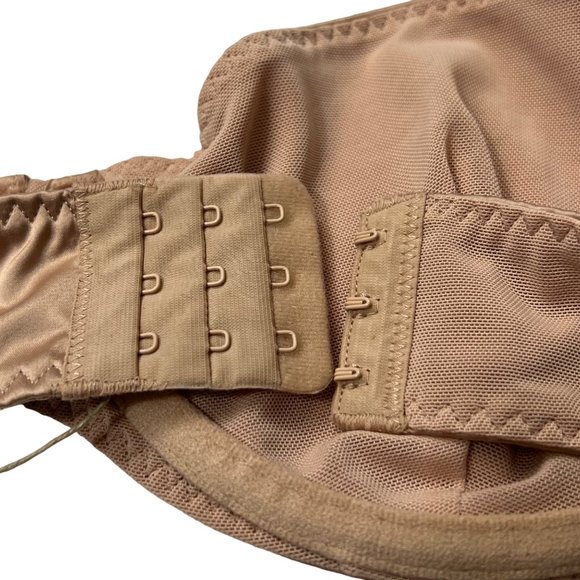 SKIMS Woven Shine Underwire Bra‎ 44D Pink Sand - Picture 7 of 10